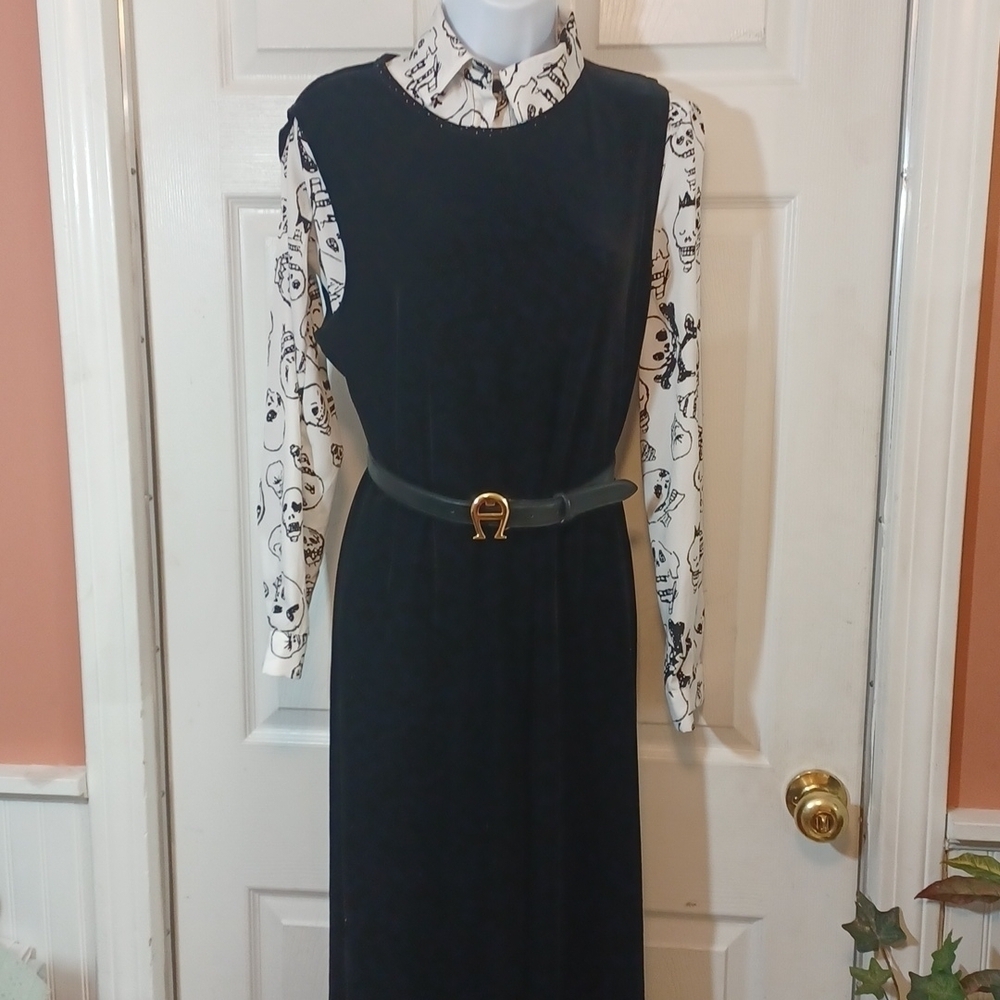 Black velvet sleeveless dress